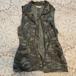 Maurices Camo Vest